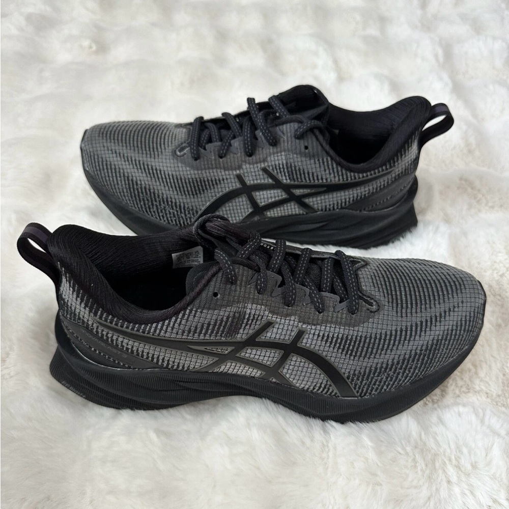 ASICS Novablast 3 LE Men’s Graphite Black U.S. Size 7.5 NWT *discontinued*